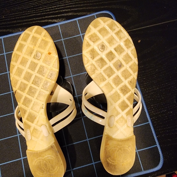 Channel slippers - Picture 3 of 3